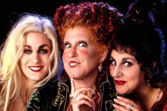 As três bruxas do filme Abracadabra, disponível no Disney+.