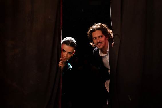 Imagem de divulgação do filme "Não tem como" com Manu Gavassi.