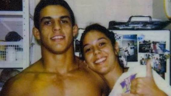 Vitor Belfort e sua irmã, Priscila Belfort, que desapareceu em 2004, no Rio de Janeiro. A história pode ser vista na série documental ‘Volta Priscila’ disponível no Disney+