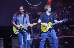 Revisiting Creedence: Dan McGuinness e Kurt Griffey desembarcam em Uberlândia na próxima semana