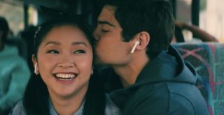 Lara Jean e Peter Kavinsky em Para Todos os Garotos: Agora e Para Sempre.