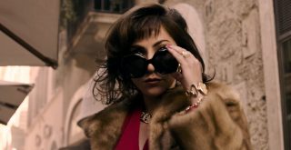 Lady Gaga no trailer do filme Casa Gucci.