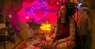 Petra em sua Caverna Otageek