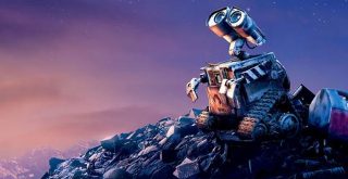 Wall-E olhando para o céu no anoitecer