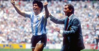 Bilardo ao lado de Maradona