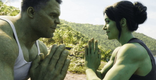 She-Hulk e Hulk praticando Yoga